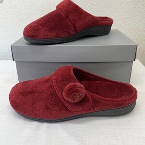 NIB Vionic EMILY Burgundy Women’s Slippers Size 11 Rubber Soles